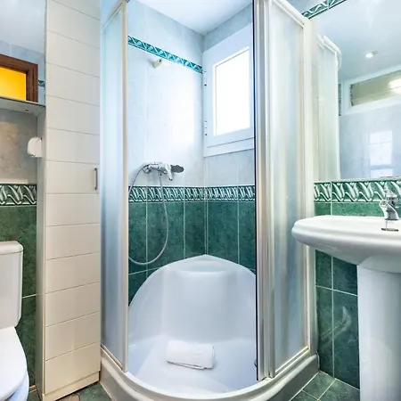 Aloha Carihuela Apartment Torremolinos